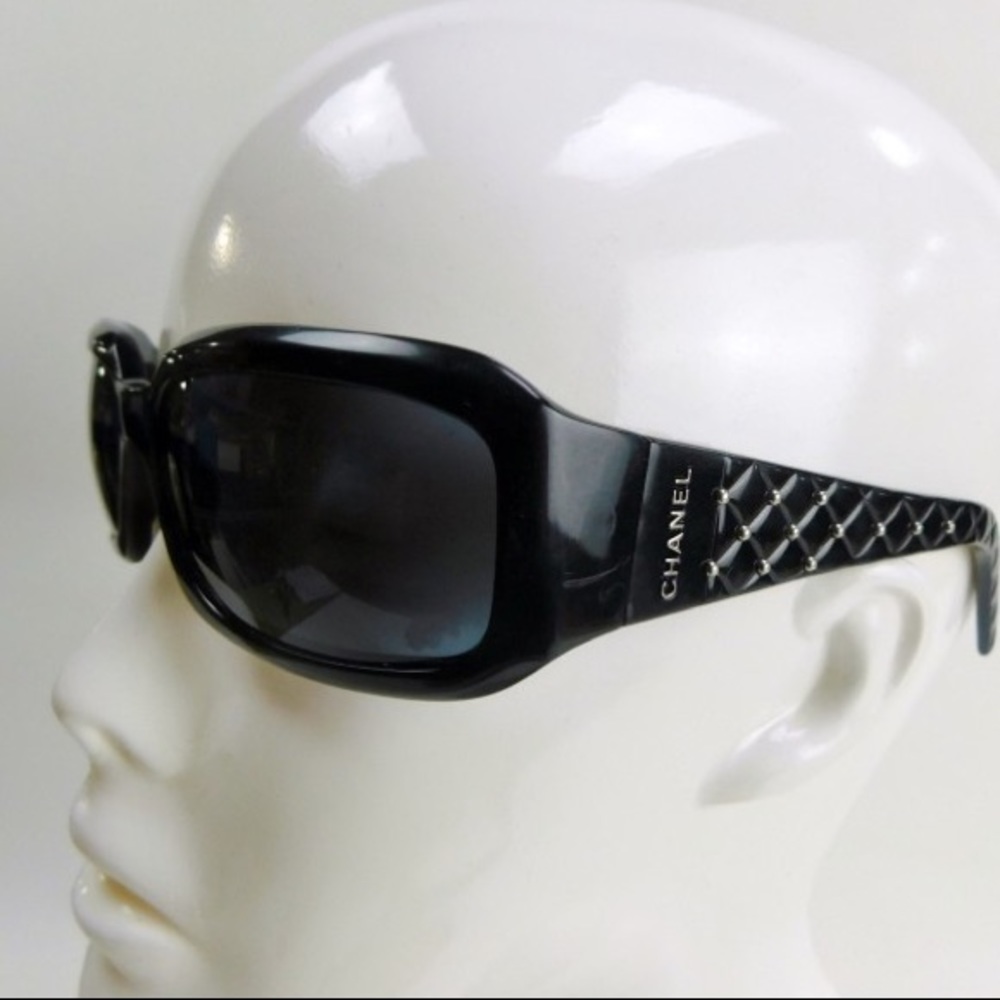 CHANEL 5097 Black Quilted Sunglasses w/Case